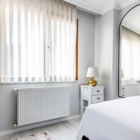 Spacious Flat 4 Min To Marmaray And Uskudar Coast *