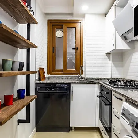 Spacious Flat 4 Min To Marmaray And Uskudar Coast Apartment